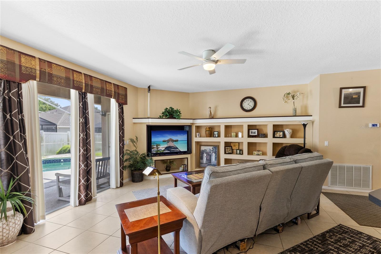 CRESCENT PARK - Residential