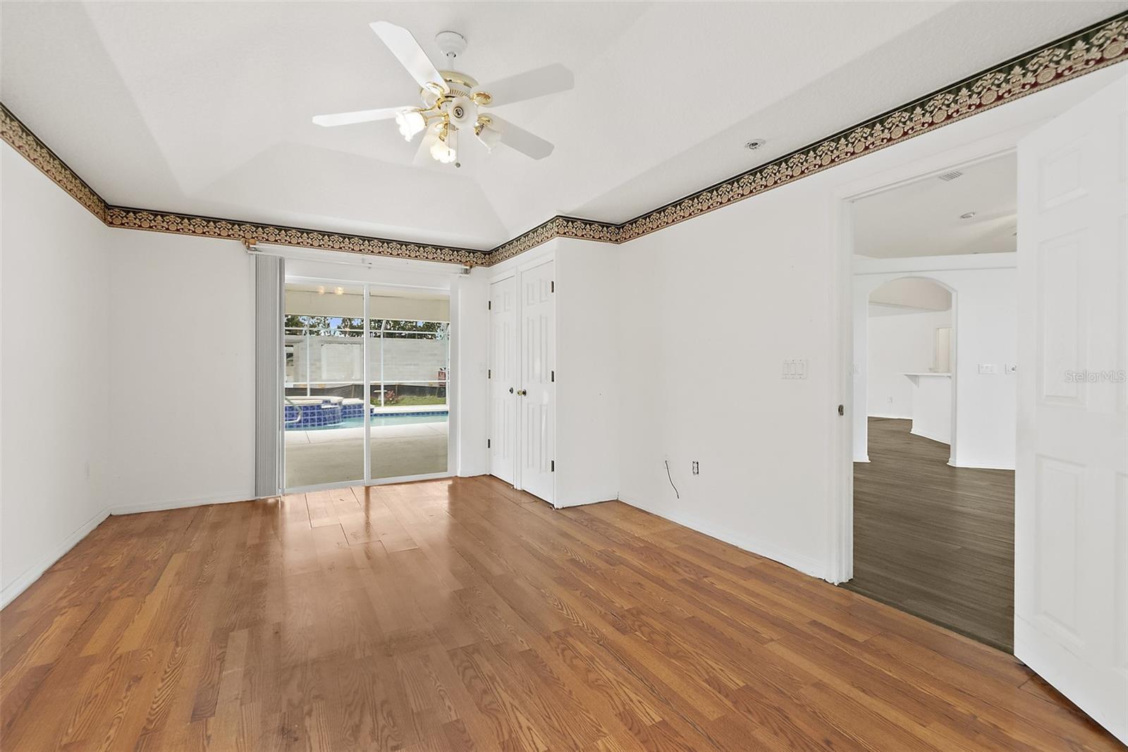ROYAL PALMS - Residential