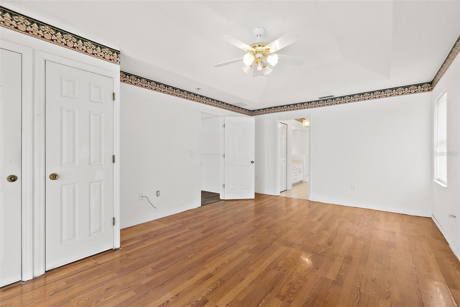 ROYAL PALMS - Residential