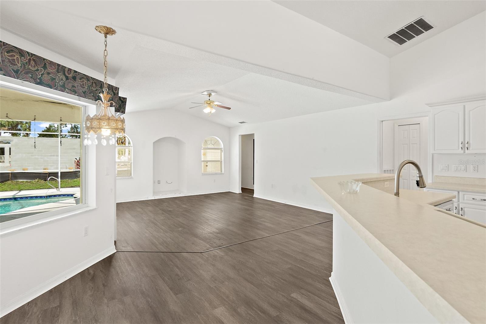 ROYAL PALMS - Residential