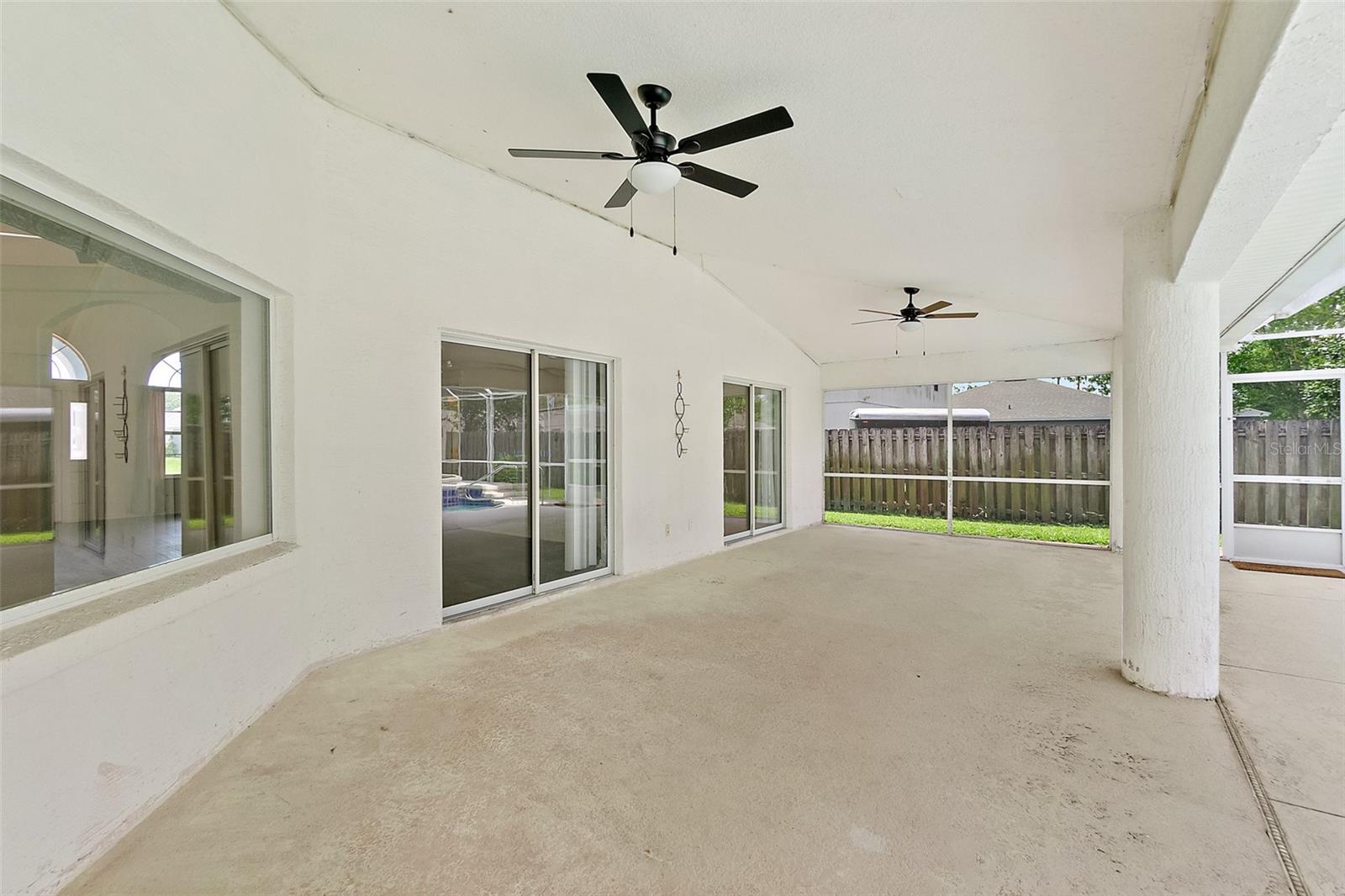 ROYAL PALMS - Residential