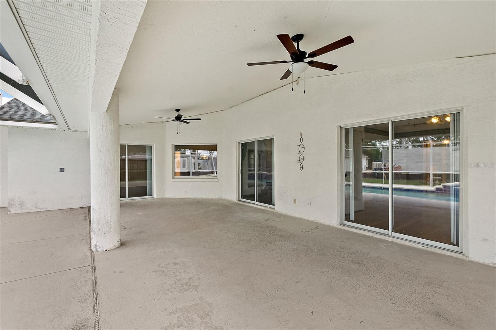 ROYAL PALMS - Residential