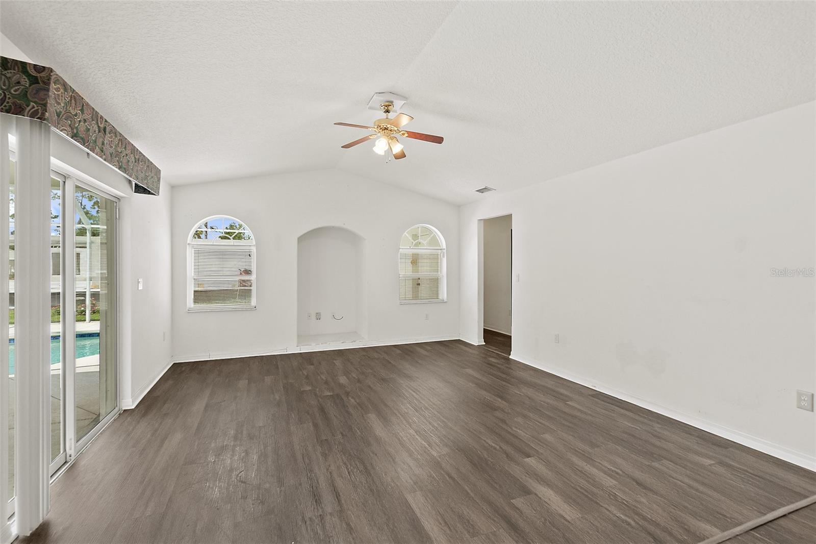 ROYAL PALMS - Residential