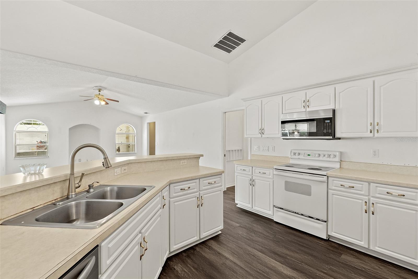 ROYAL PALMS - Residential