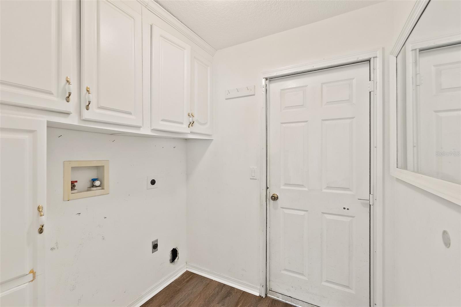 ROYAL PALMS - Residential