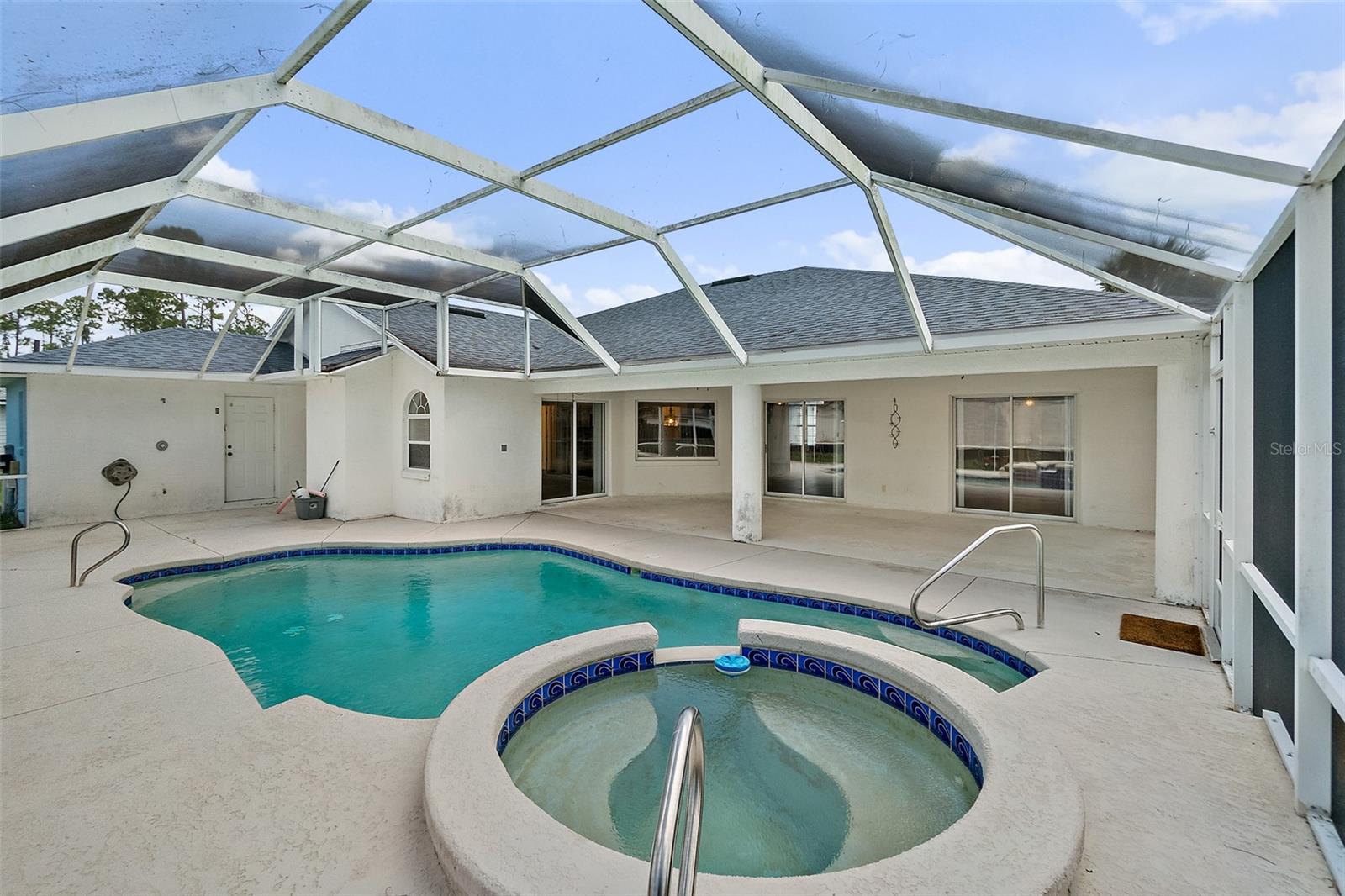 ROYAL PALMS - Residential