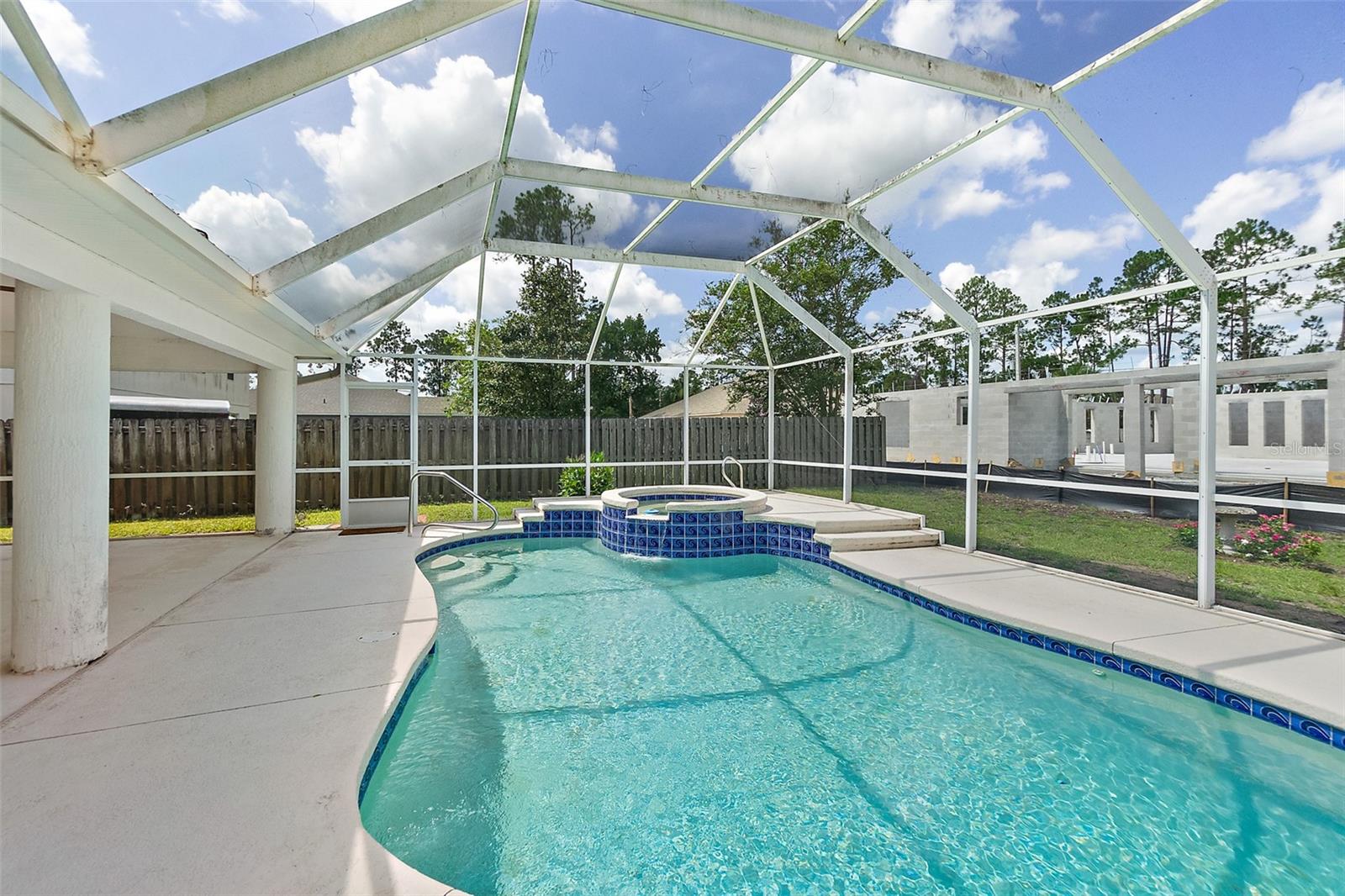 ROYAL PALMS - Residential