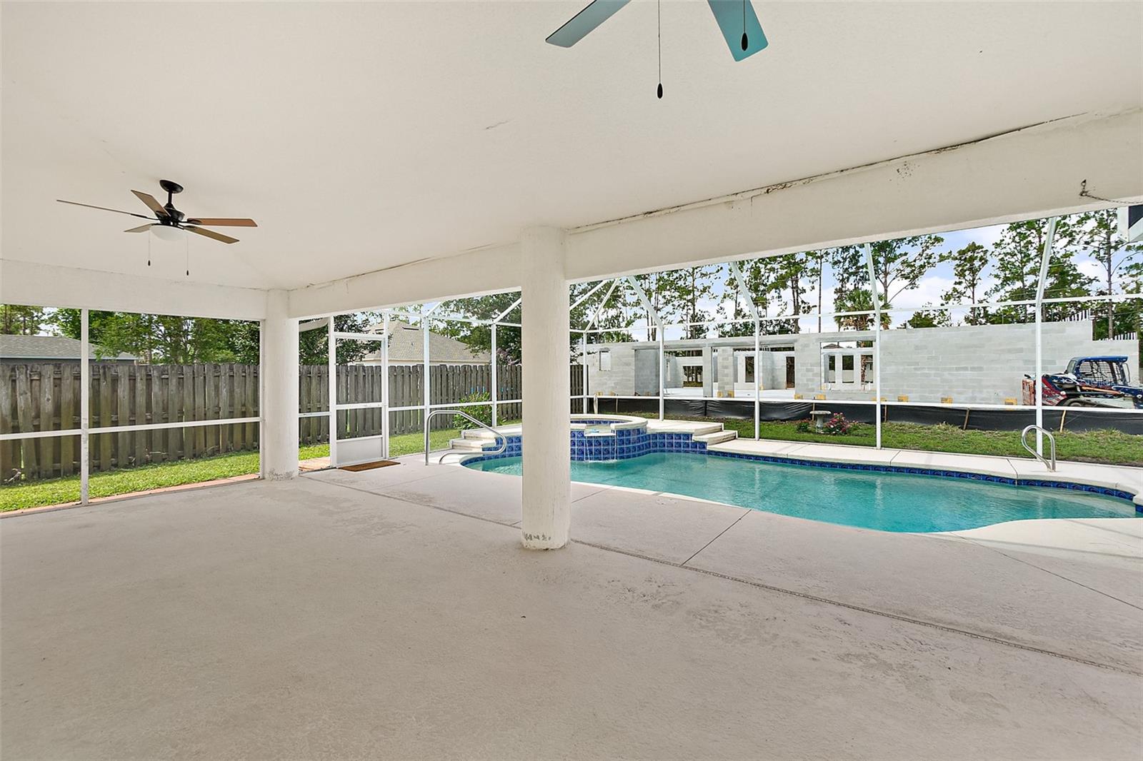 ROYAL PALMS - Residential