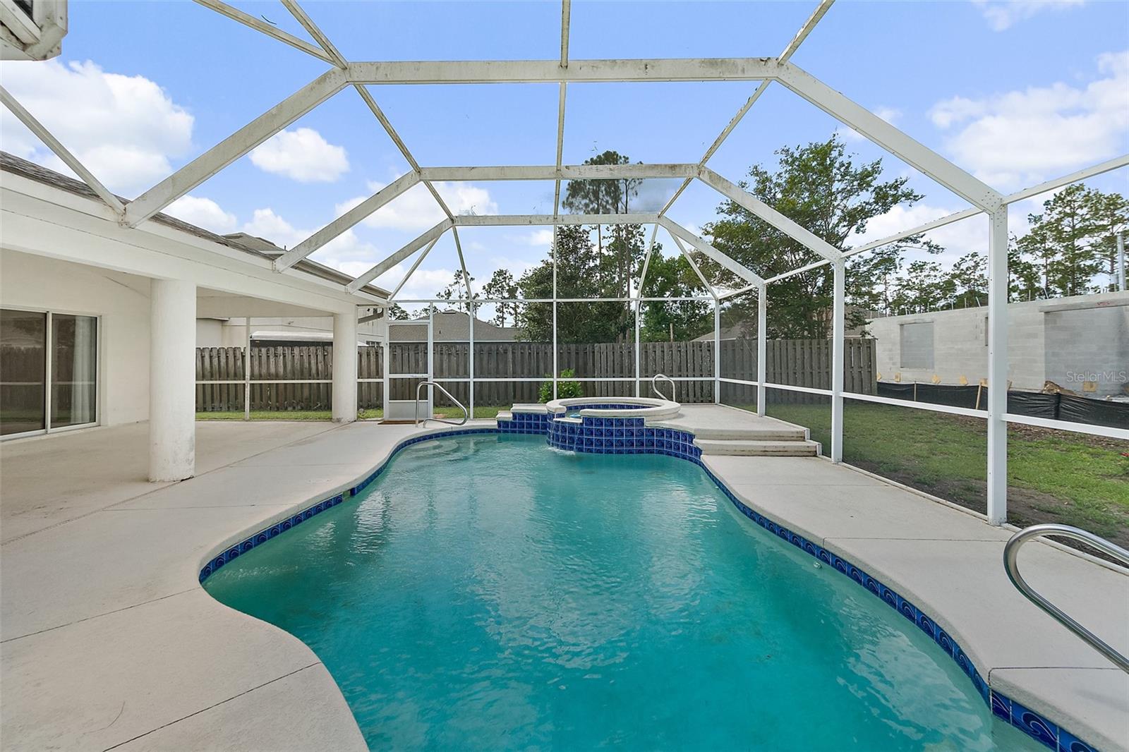 ROYAL PALMS - Residential