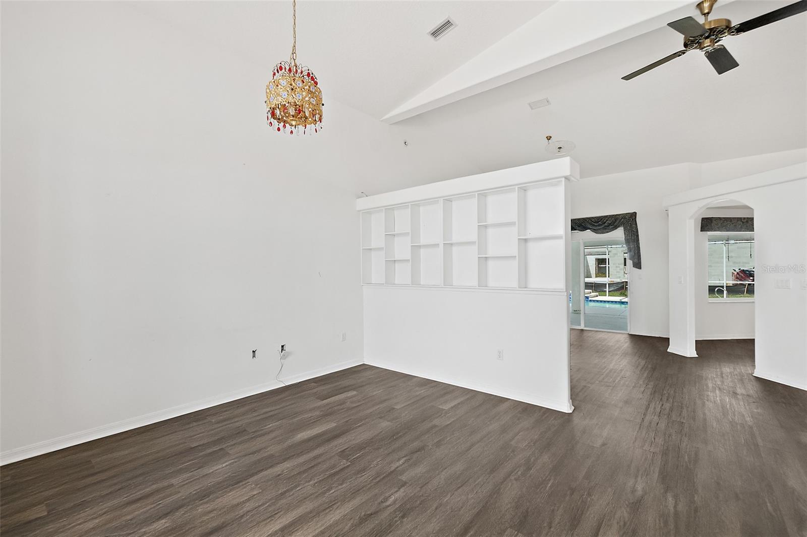 ROYAL PALMS - Residential