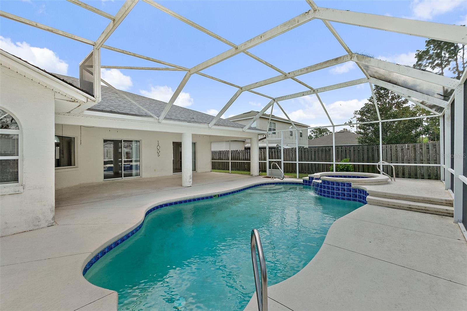 ROYAL PALMS - Residential