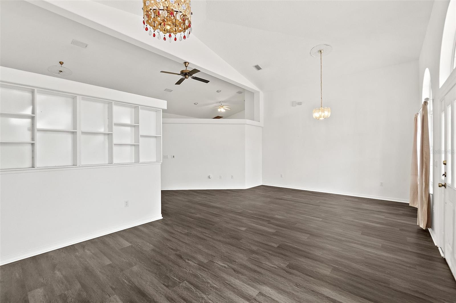 ROYAL PALMS - Residential