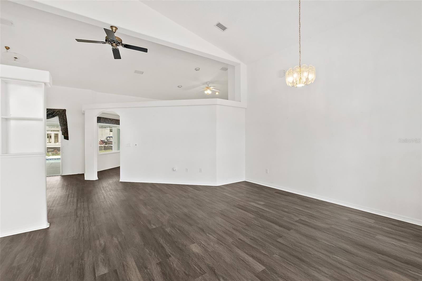ROYAL PALMS - Residential