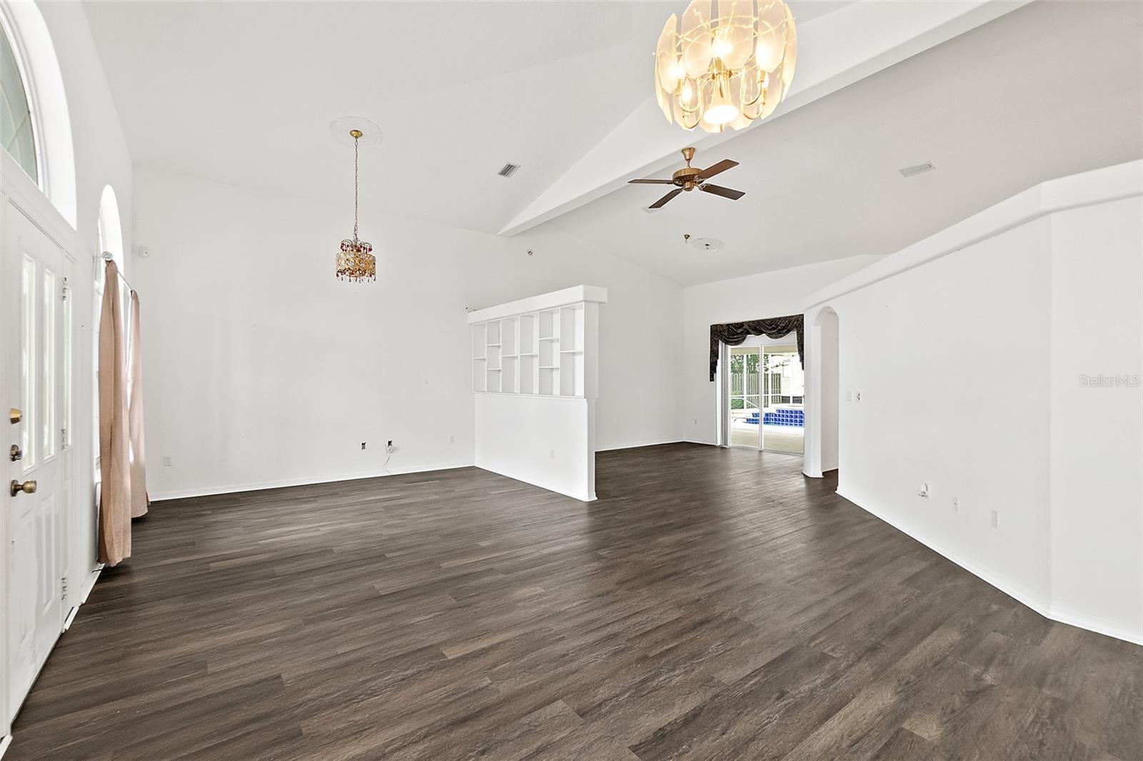 ROYAL PALMS - Residential