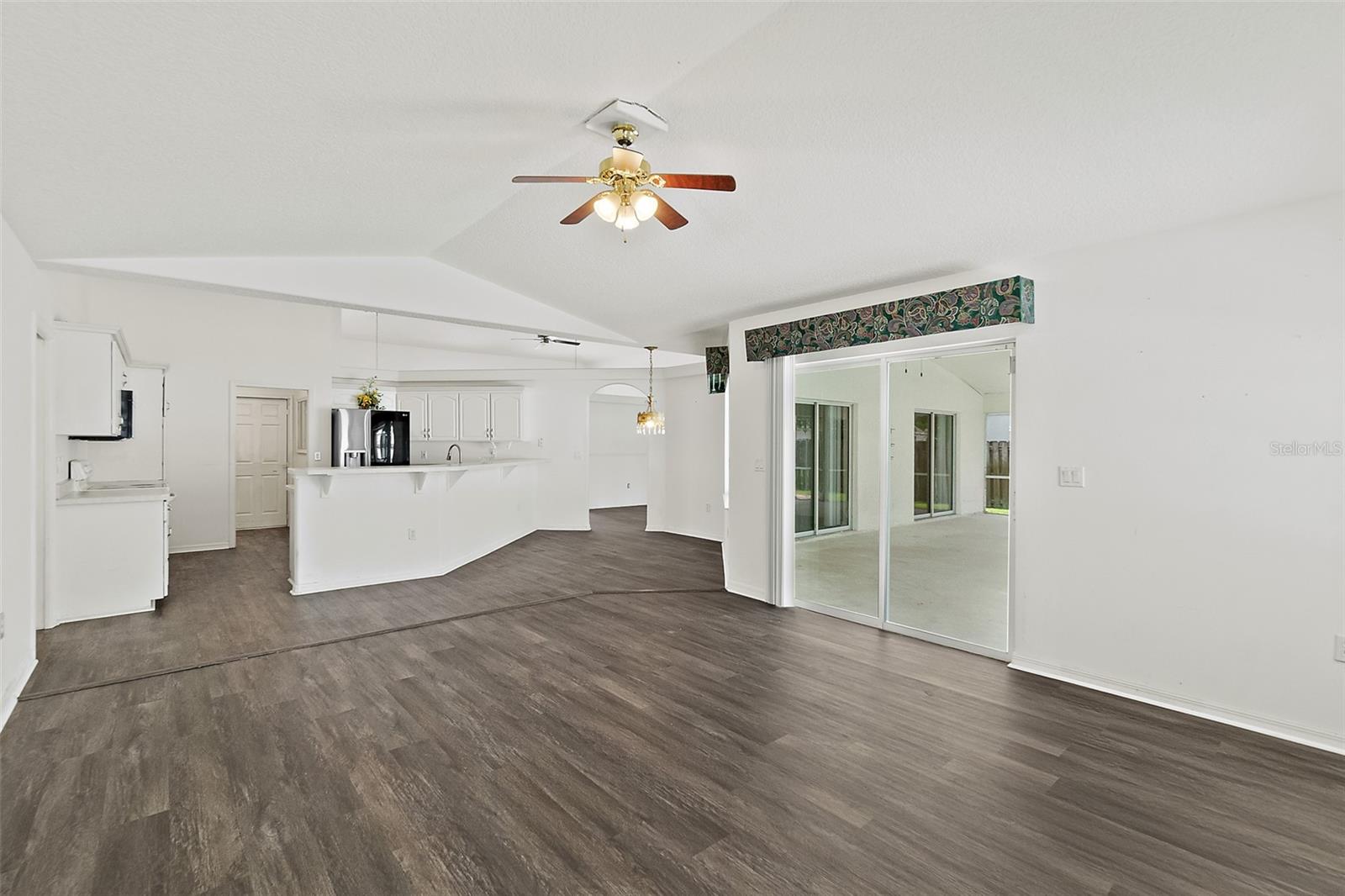 ROYAL PALMS - Residential