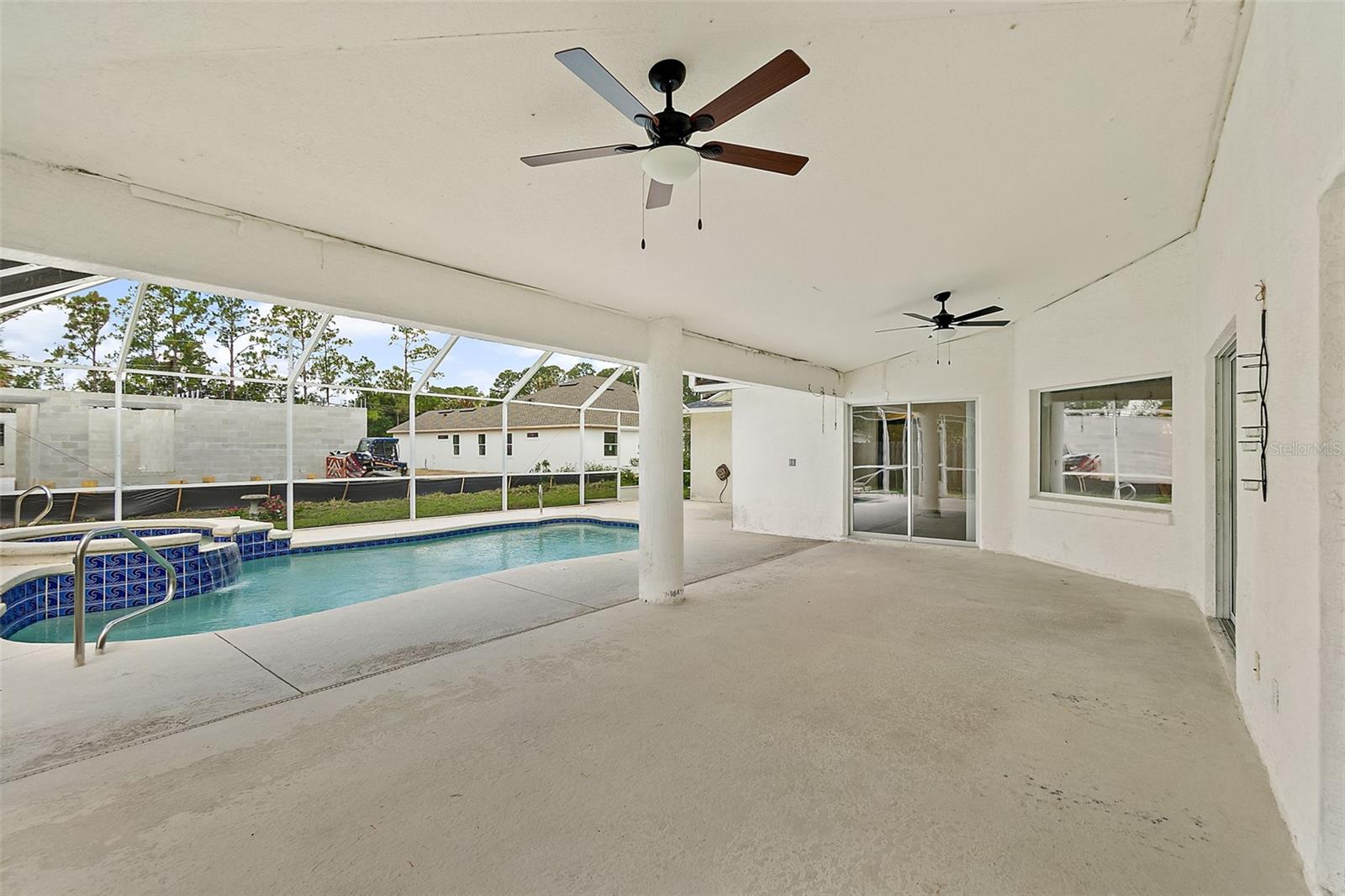 ROYAL PALMS - Residential