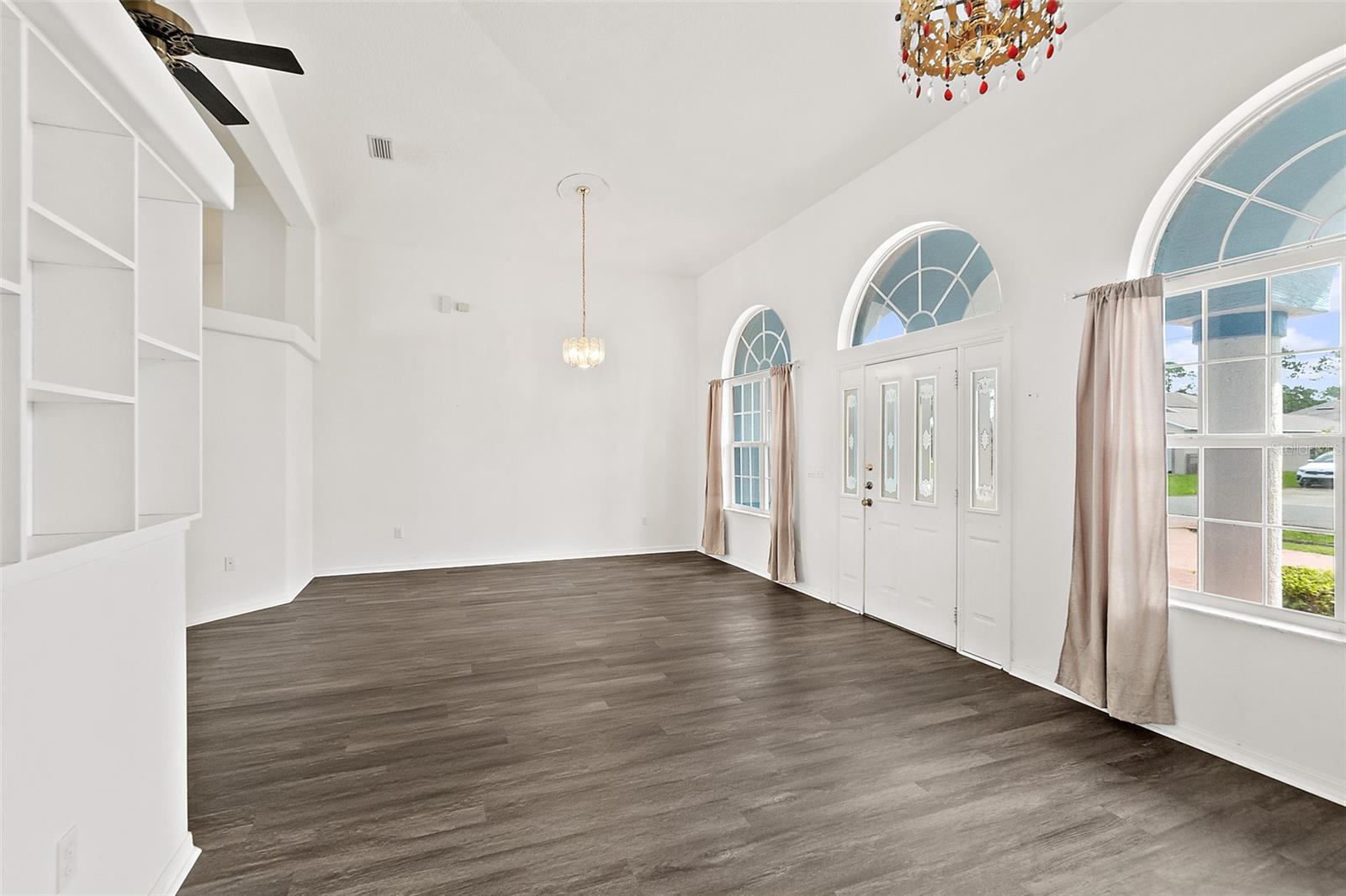 ROYAL PALMS - Residential