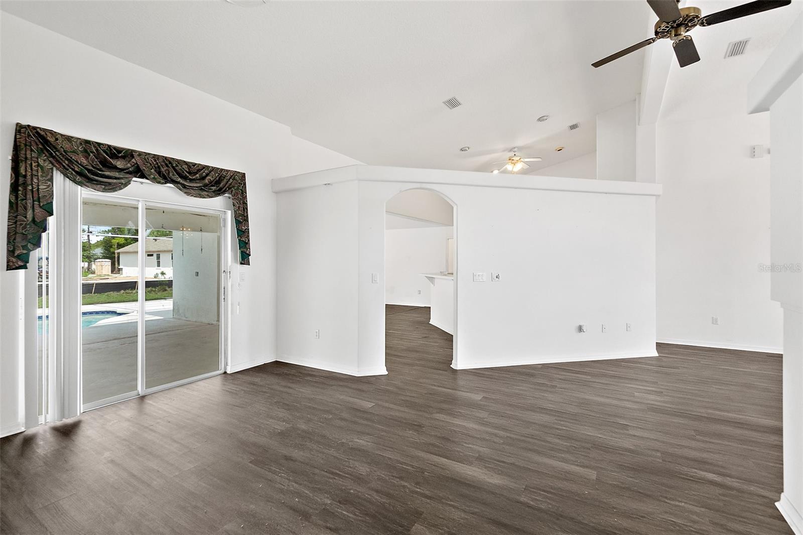 ROYAL PALMS - Residential