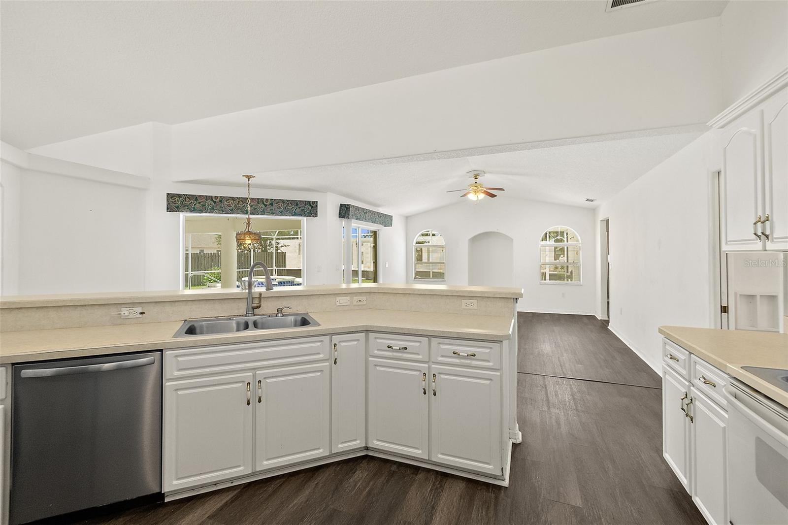 ROYAL PALMS - Residential
