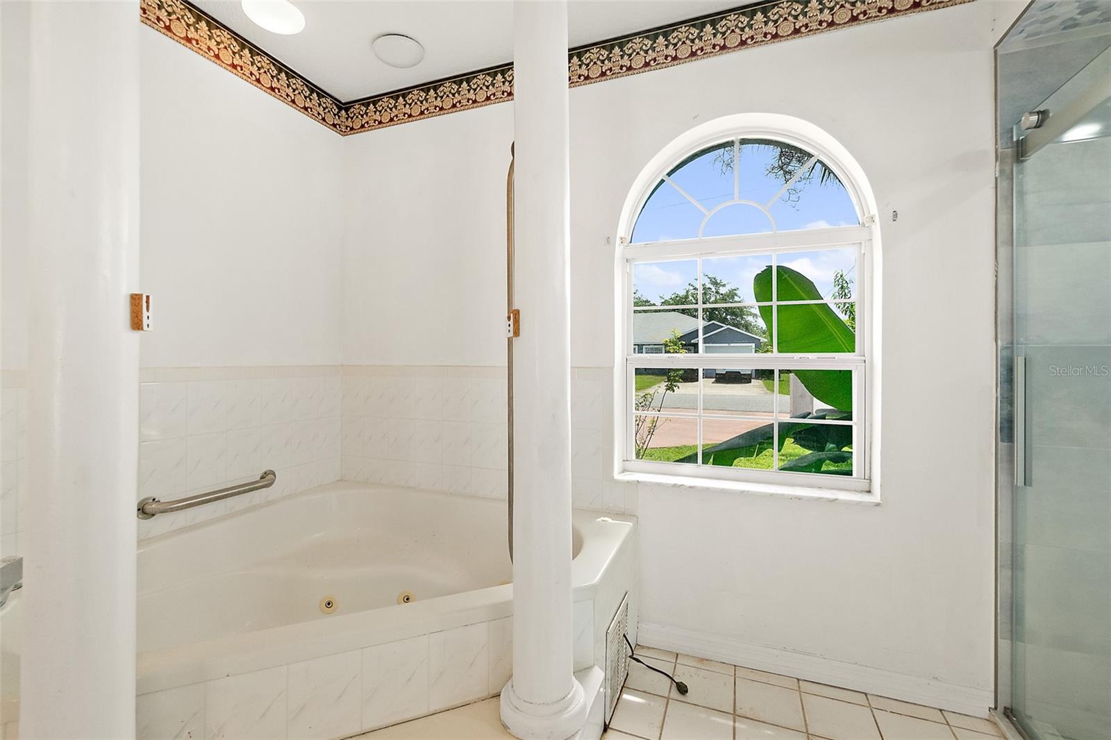 ROYAL PALMS - Residential
