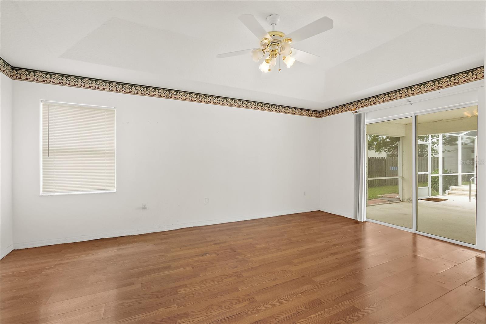 ROYAL PALMS - Residential