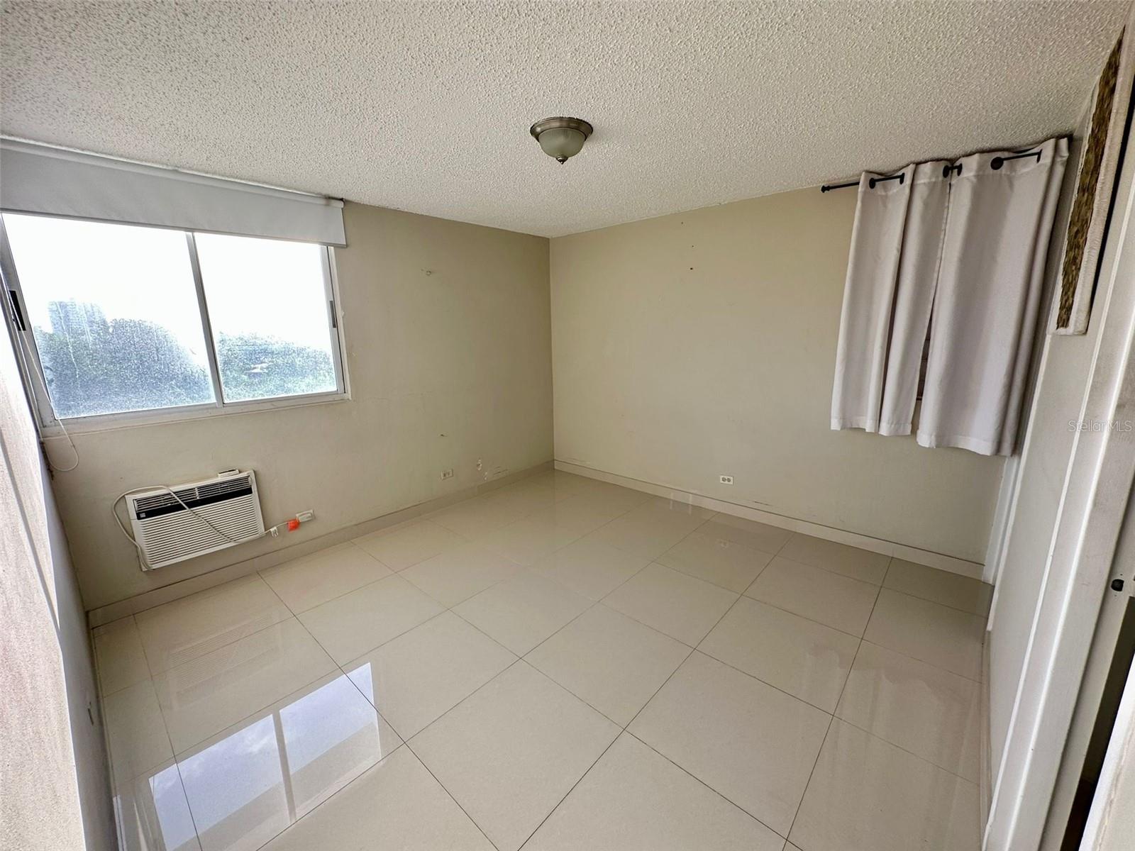 CONDOMINIO ALCAZAR - Residential
