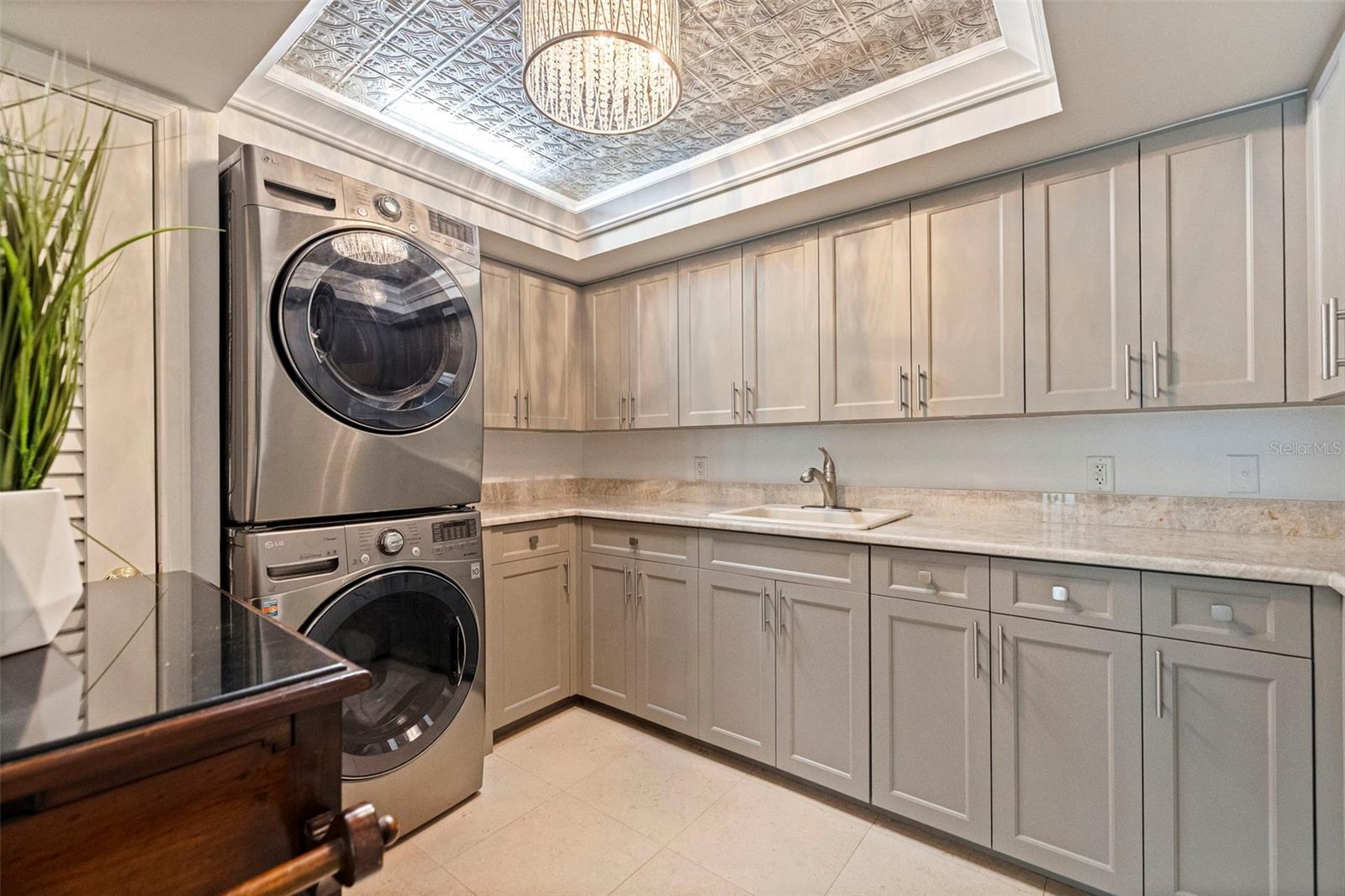 5700 MARINER - Residential