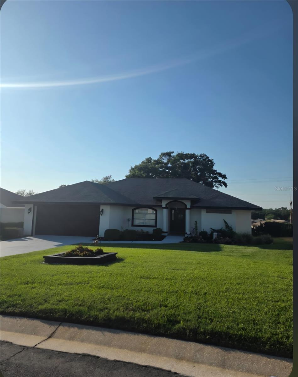 Welcome to this meticulously maintained updated home in a great neighborhood. Located by lots of shopping, parks, and  Medical centers.  This three-bedroom two-bathroom home is move in ready.  Included in rent is the lawn and landscaping and pest control.
Will be ready Sept 1st to move in.