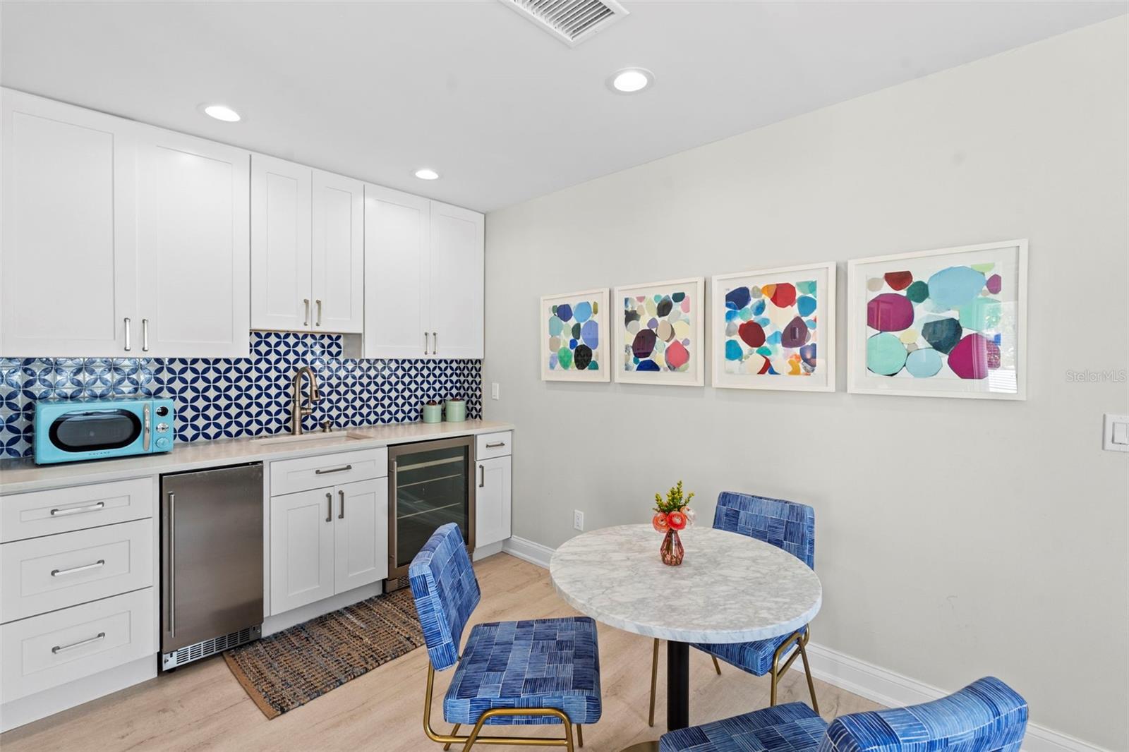 ELBERON PLACE A CONDO PH 01 - Residential