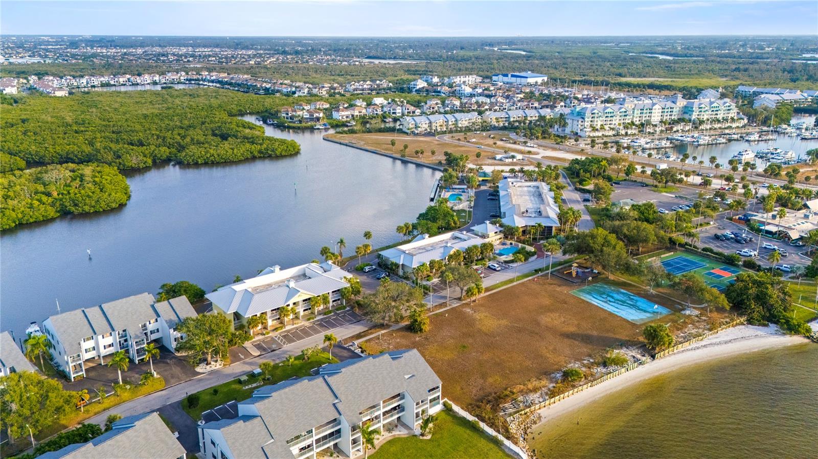 ISLAND RESORT AT MARINERS CLUB - Residential