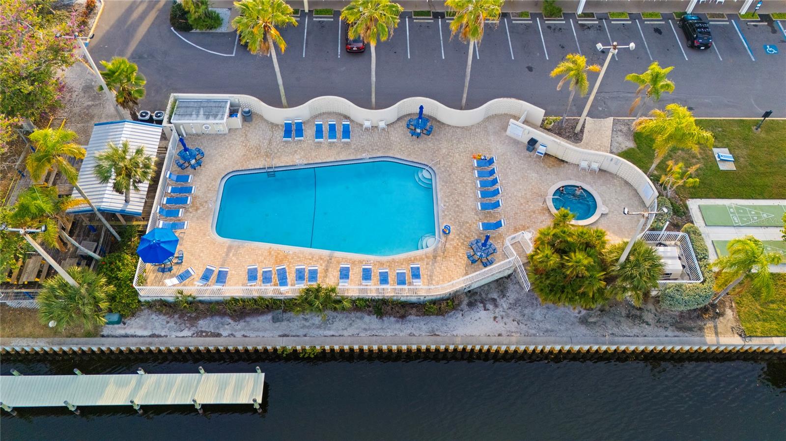 ISLAND RESORT AT MARINERS CLUB - Residential