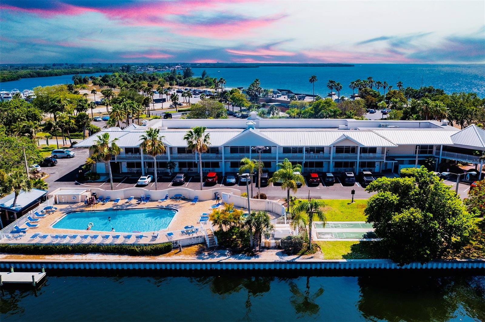 ISLAND RESORT AT MARINERS CLUB - Residential