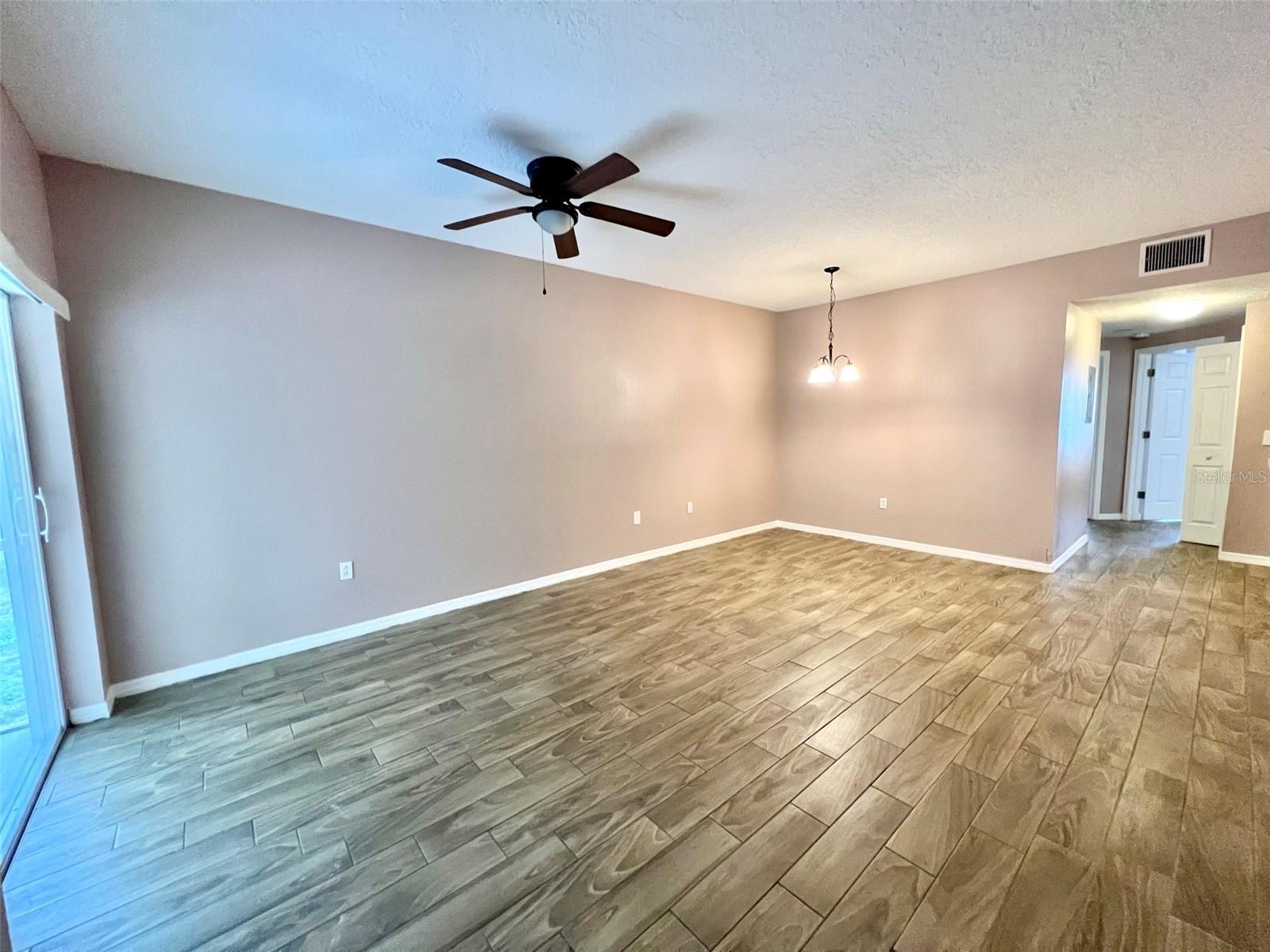 VILLAGES OF BLOOMINGDALE CONDO - Residential Lease
