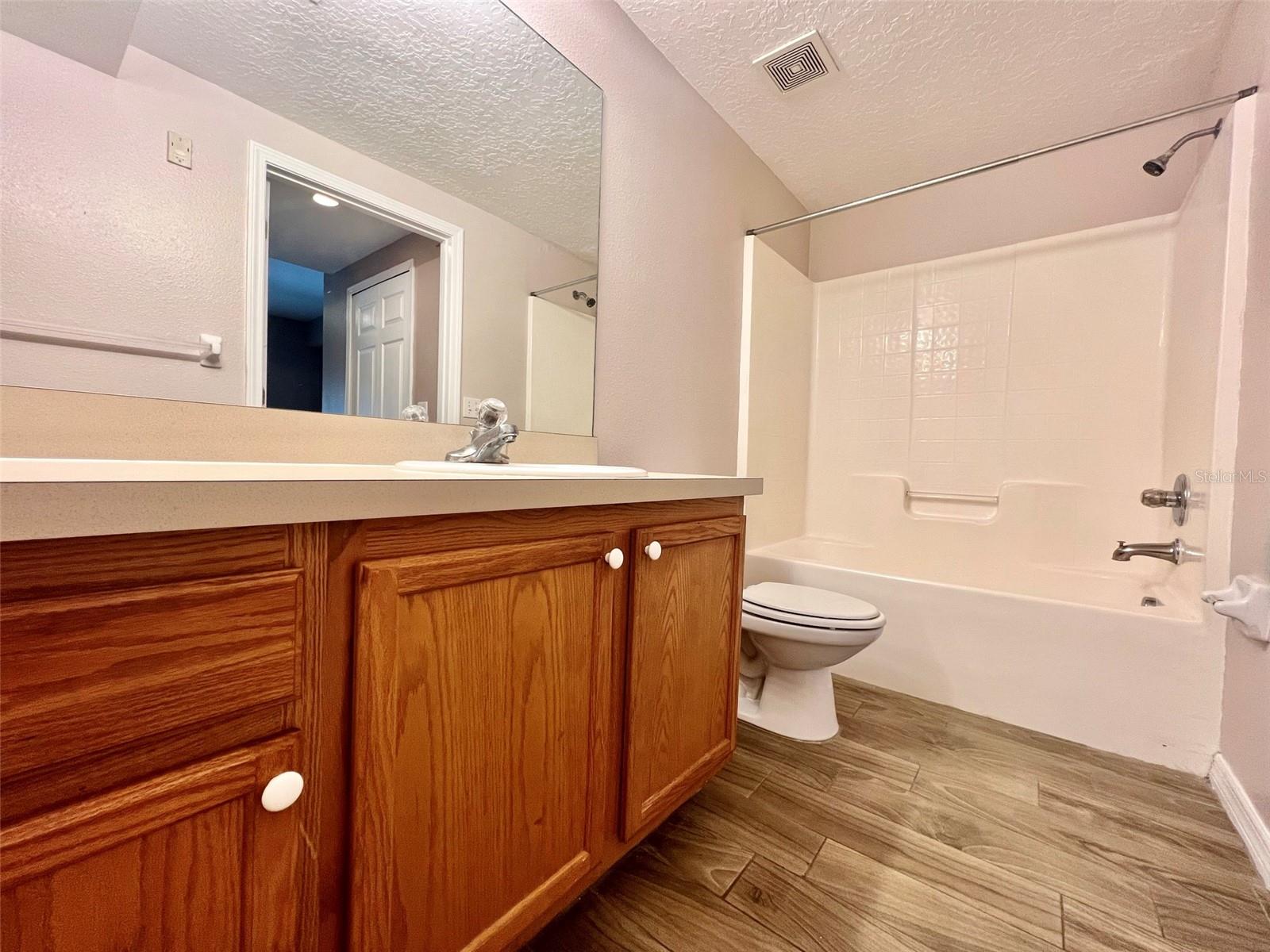 VILLAGES OF BLOOMINGDALE CONDO - Residential Lease