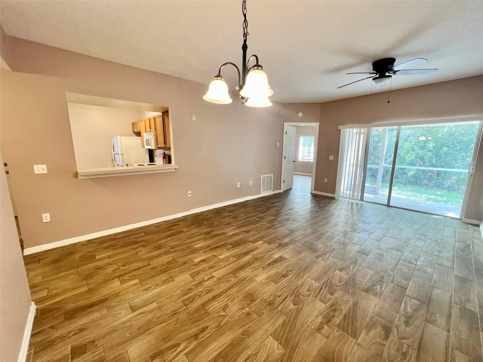 VILLAGES OF BLOOMINGDALE CONDO - Residential Lease