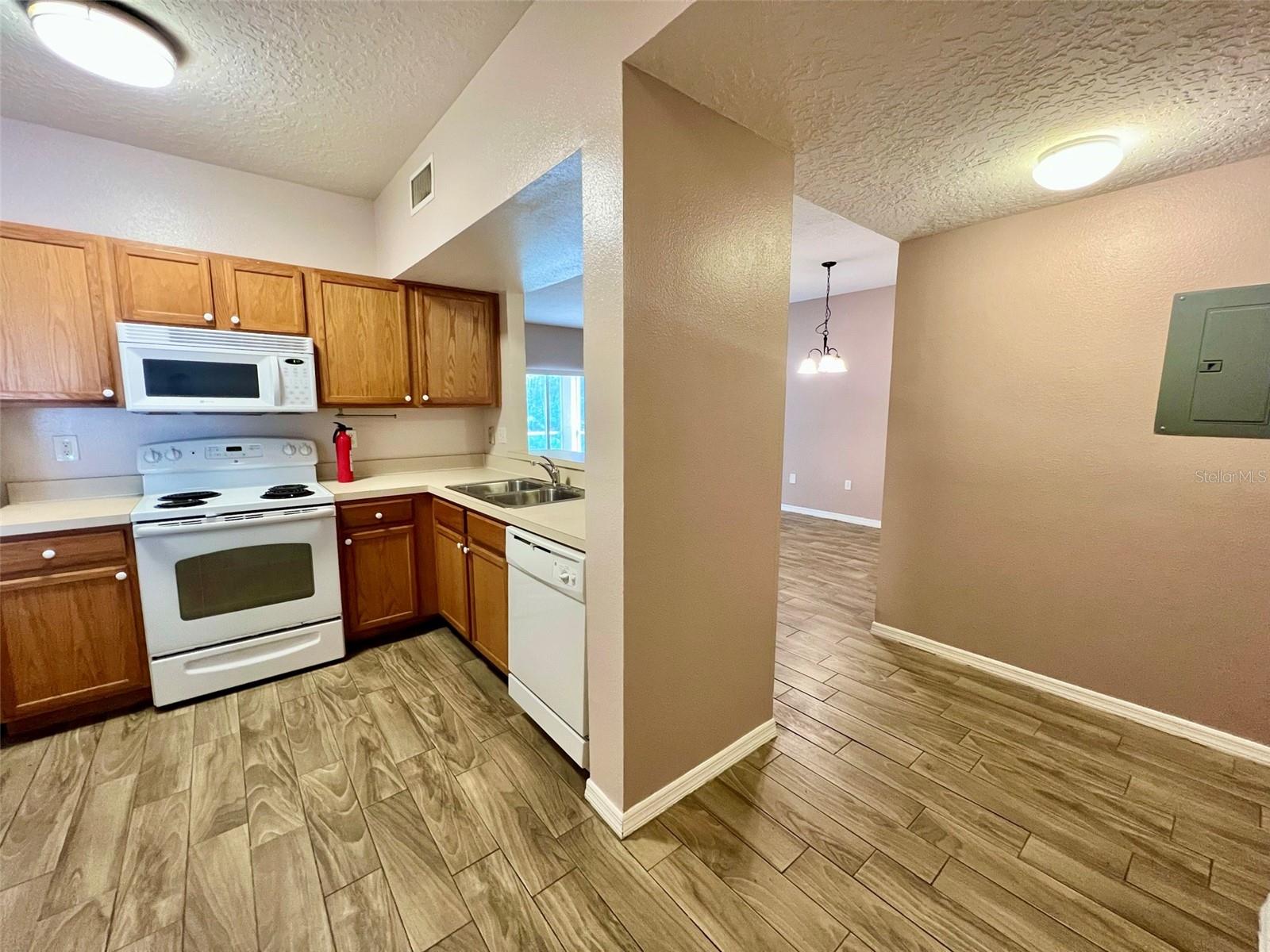 VILLAGES OF BLOOMINGDALE CONDO - Residential Lease