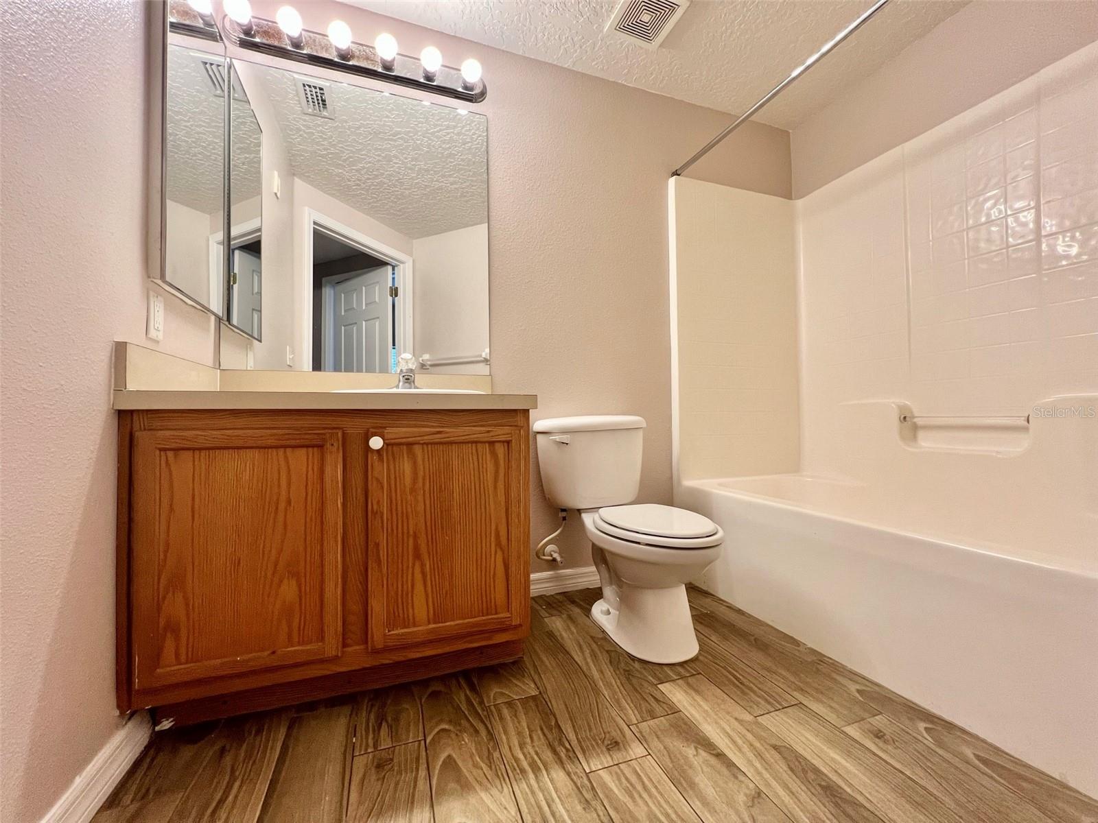 VILLAGES OF BLOOMINGDALE CONDO - Residential Lease