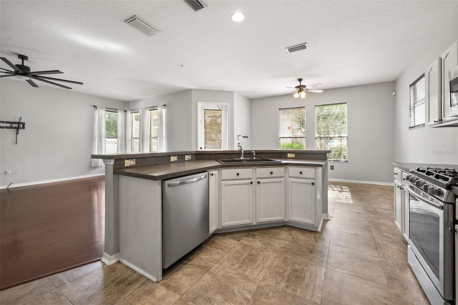 SIGNATURE LKS-PCL 01A - Residential Lease