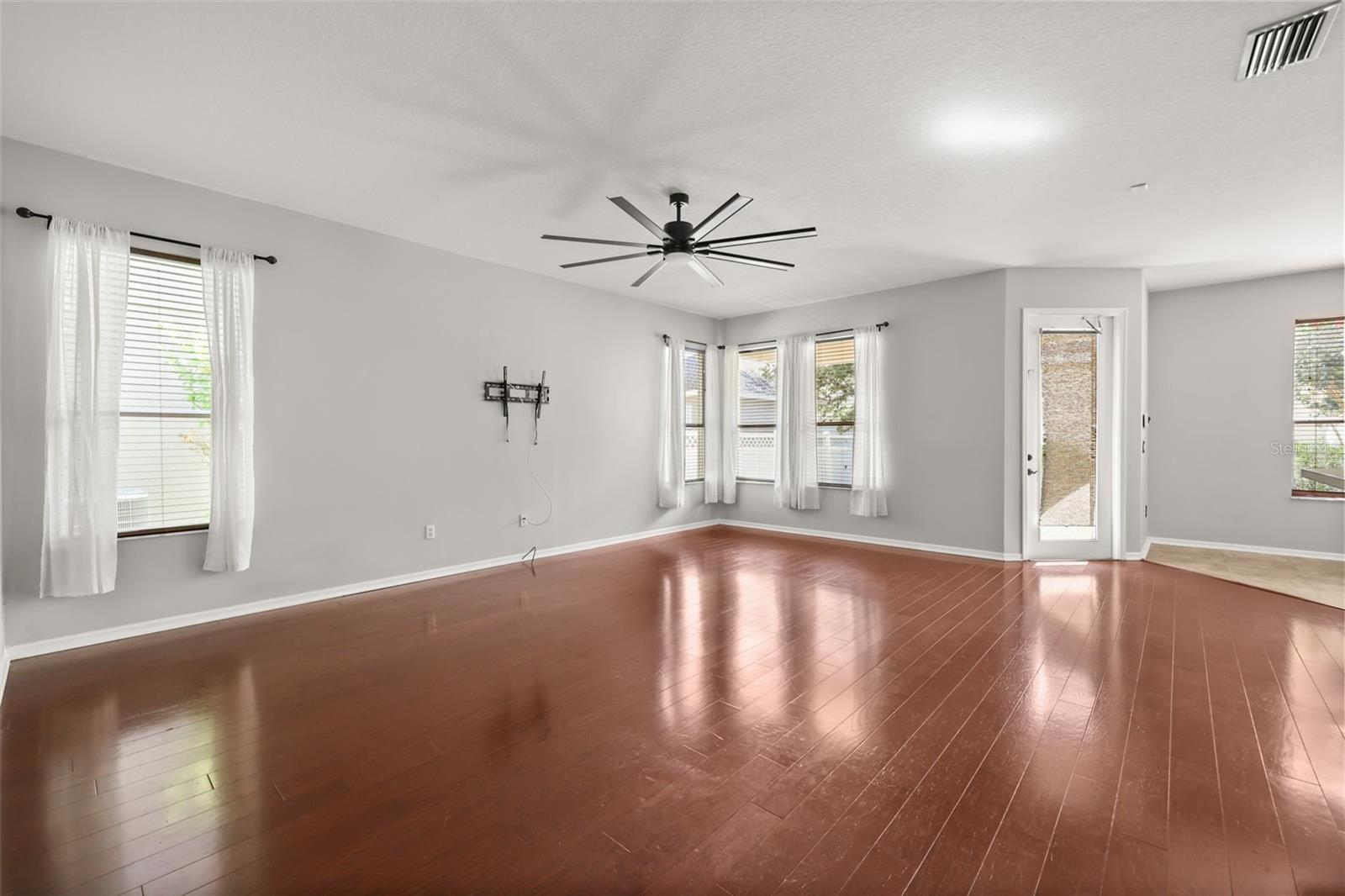 SIGNATURE LKS-PCL 01A - Residential Lease