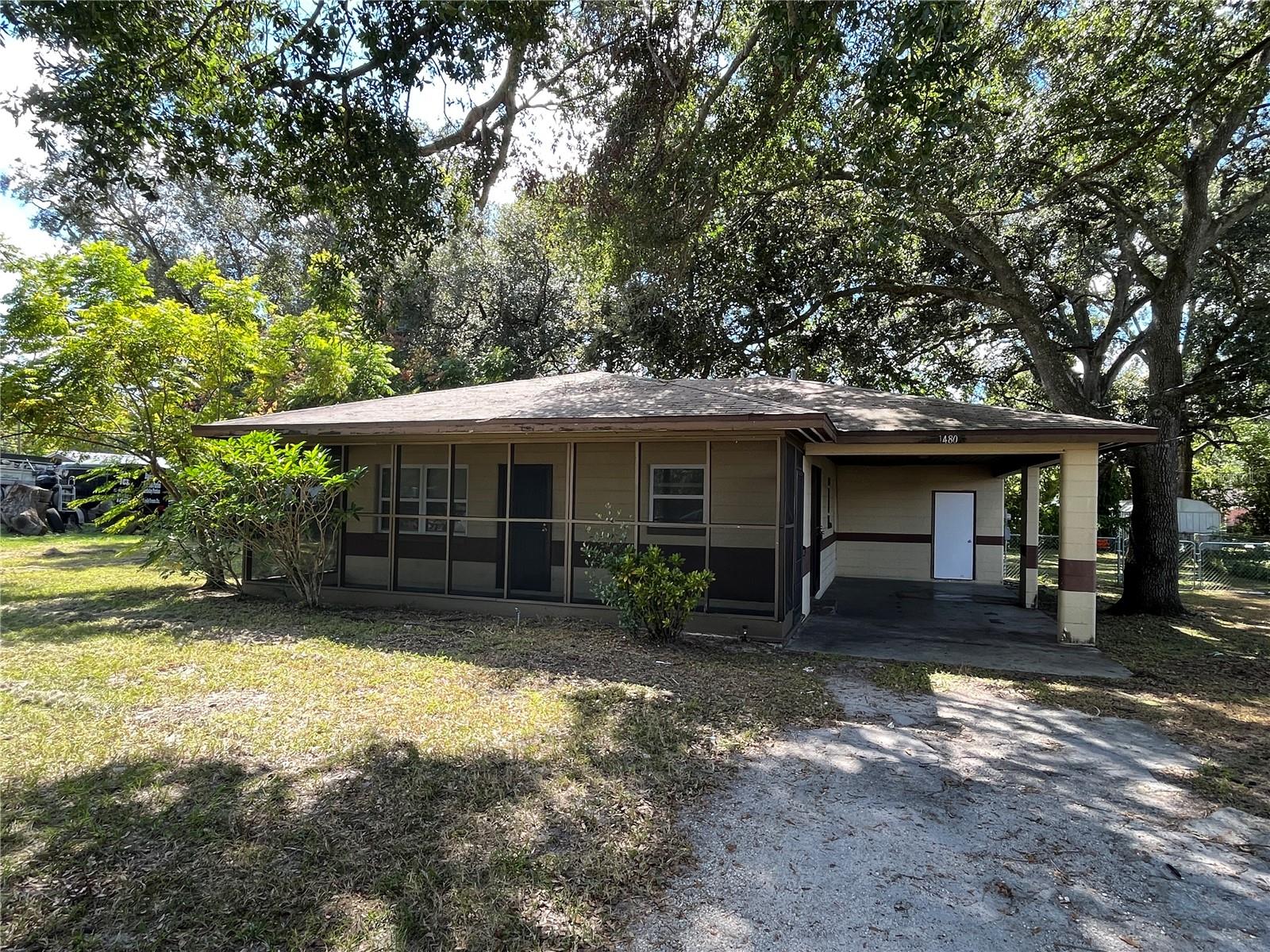 Call today to view ! Adorable 2 bedroom, 1 bathroom home in a convenient location close to local parks, shopping, and daily amenities. This property offers a comfortable layout with bright living spaces and a functional kitchen.
A spacious backyard provides room for outdoor activities, gardening, or pets. The home’s location offers easy access to major roadways, making commuting simple.