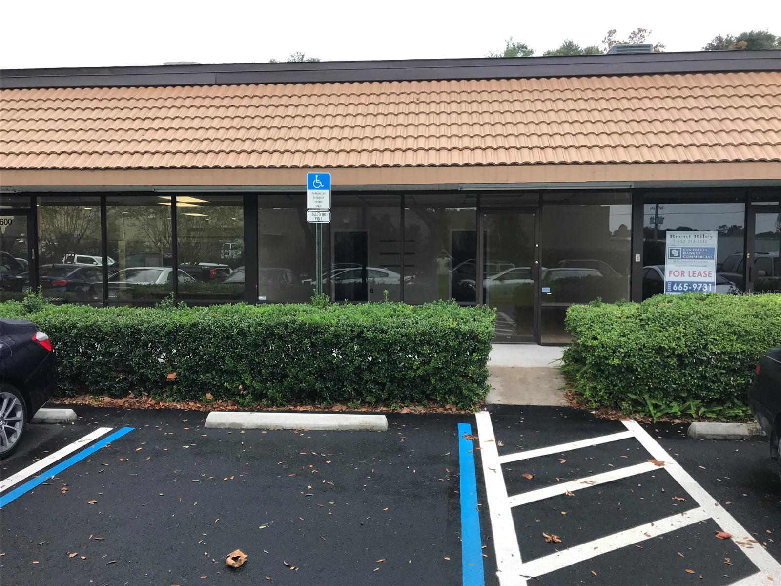 Office/warehouse space for lease in Hamilton Park plaza.  Suite consists of reception/entry, open works spaces, three offices and restroom.  Roll up rear door.  Easy access to main thoroughfares and downtown.
