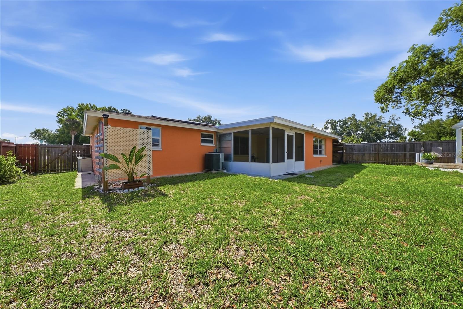 ALOHA GARDENS - Residential