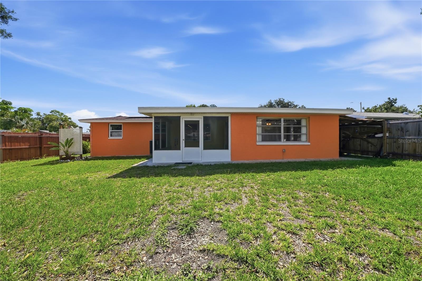 ALOHA GARDENS - Residential