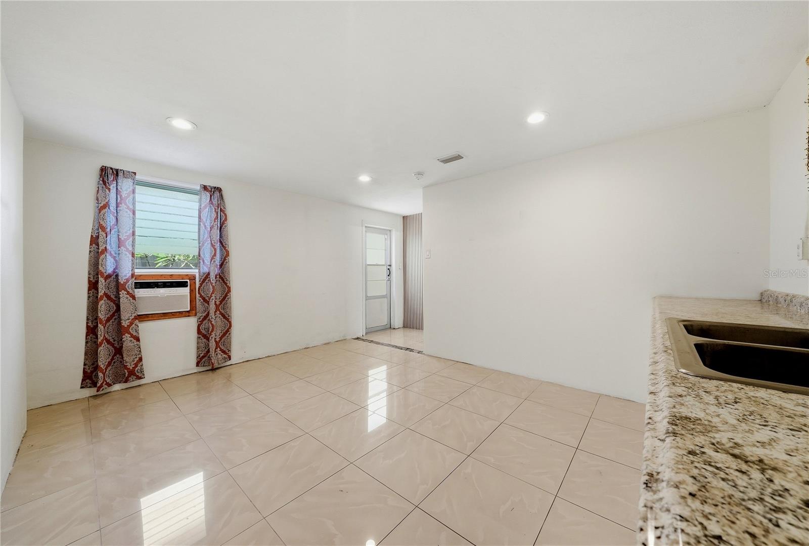 ALOHA GARDENS - Residential