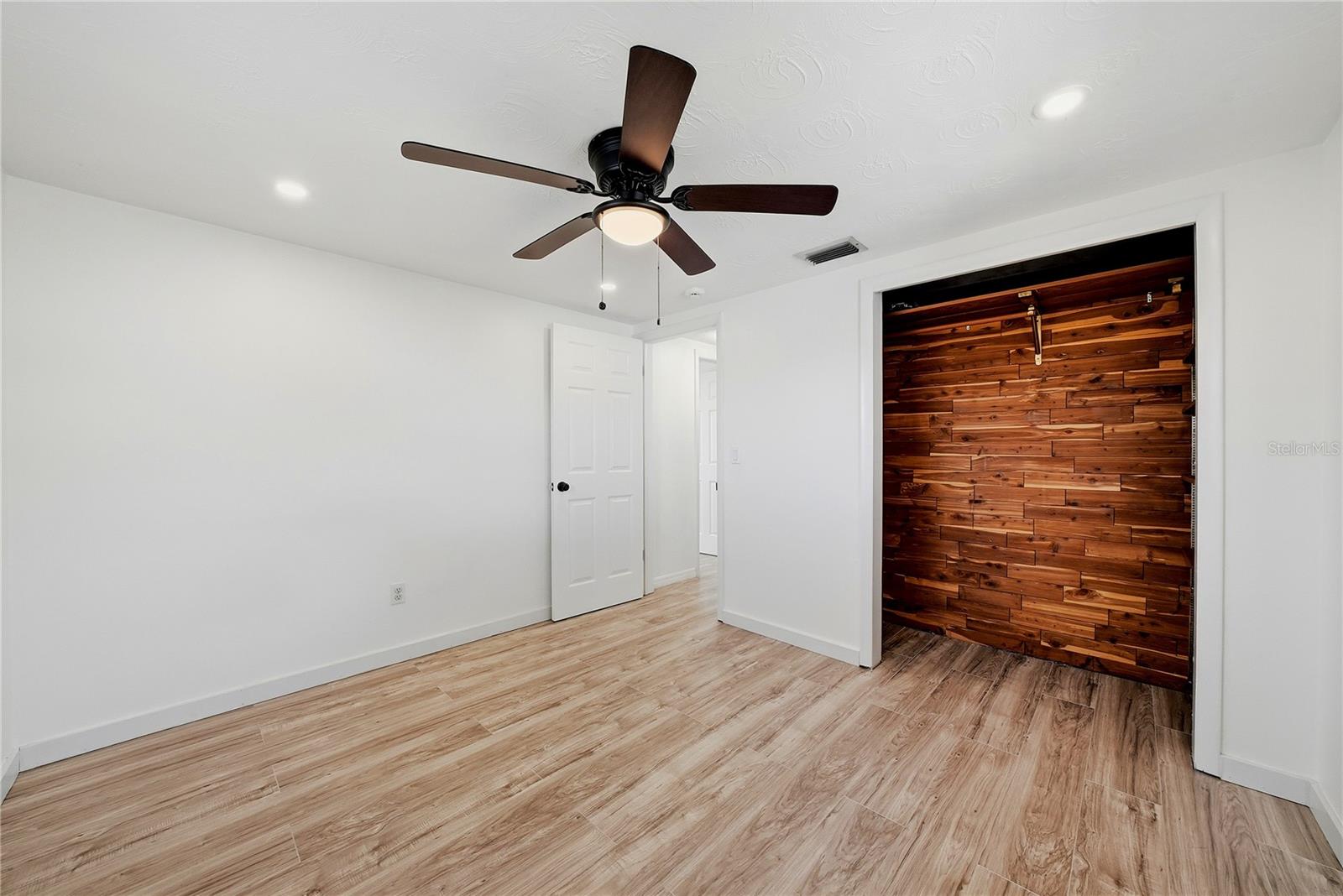 ALOHA GARDENS - Residential