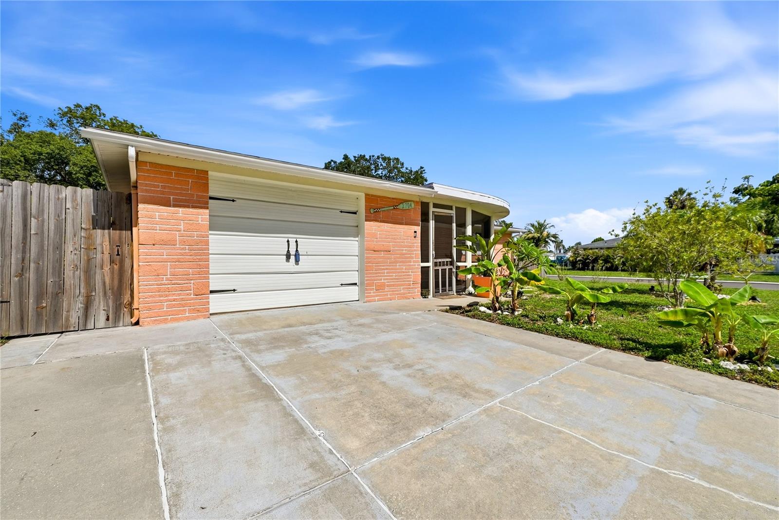 ALOHA GARDENS - Residential