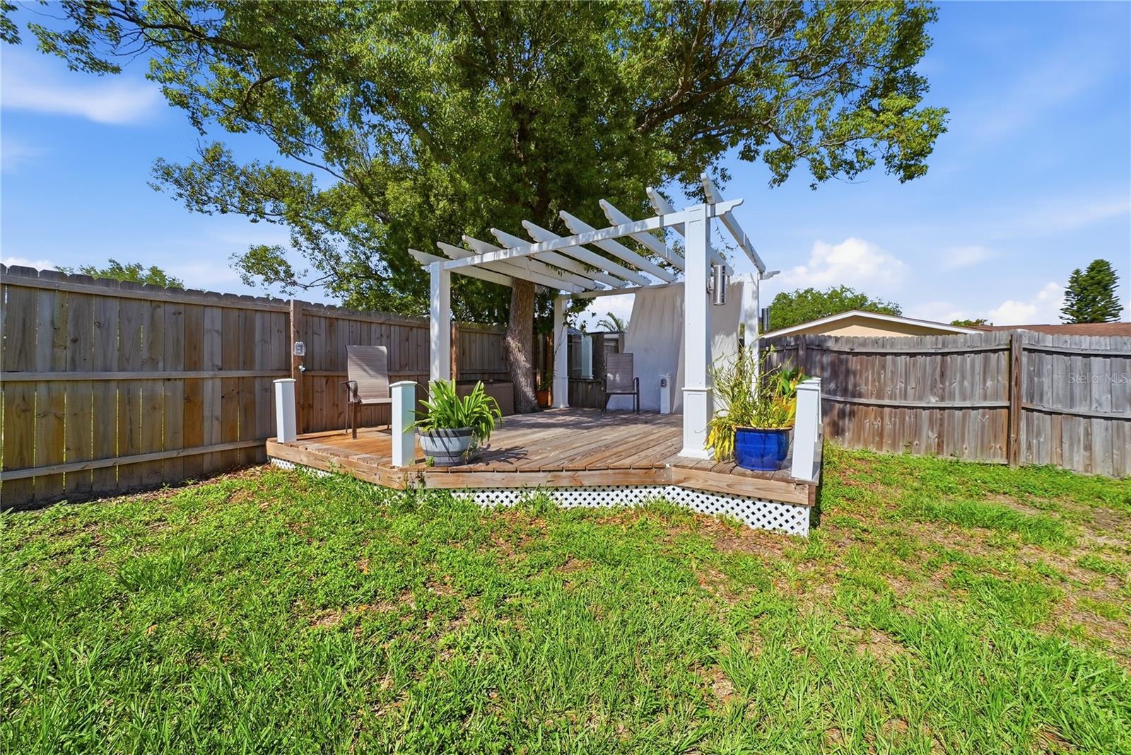 ALOHA GARDENS - Residential