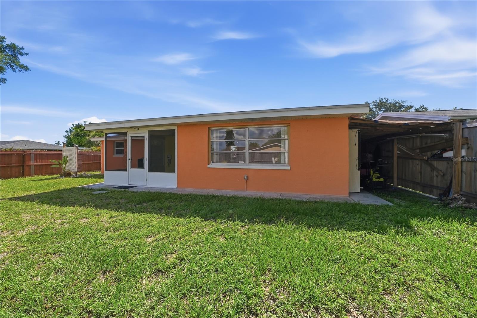 ALOHA GARDENS - Residential