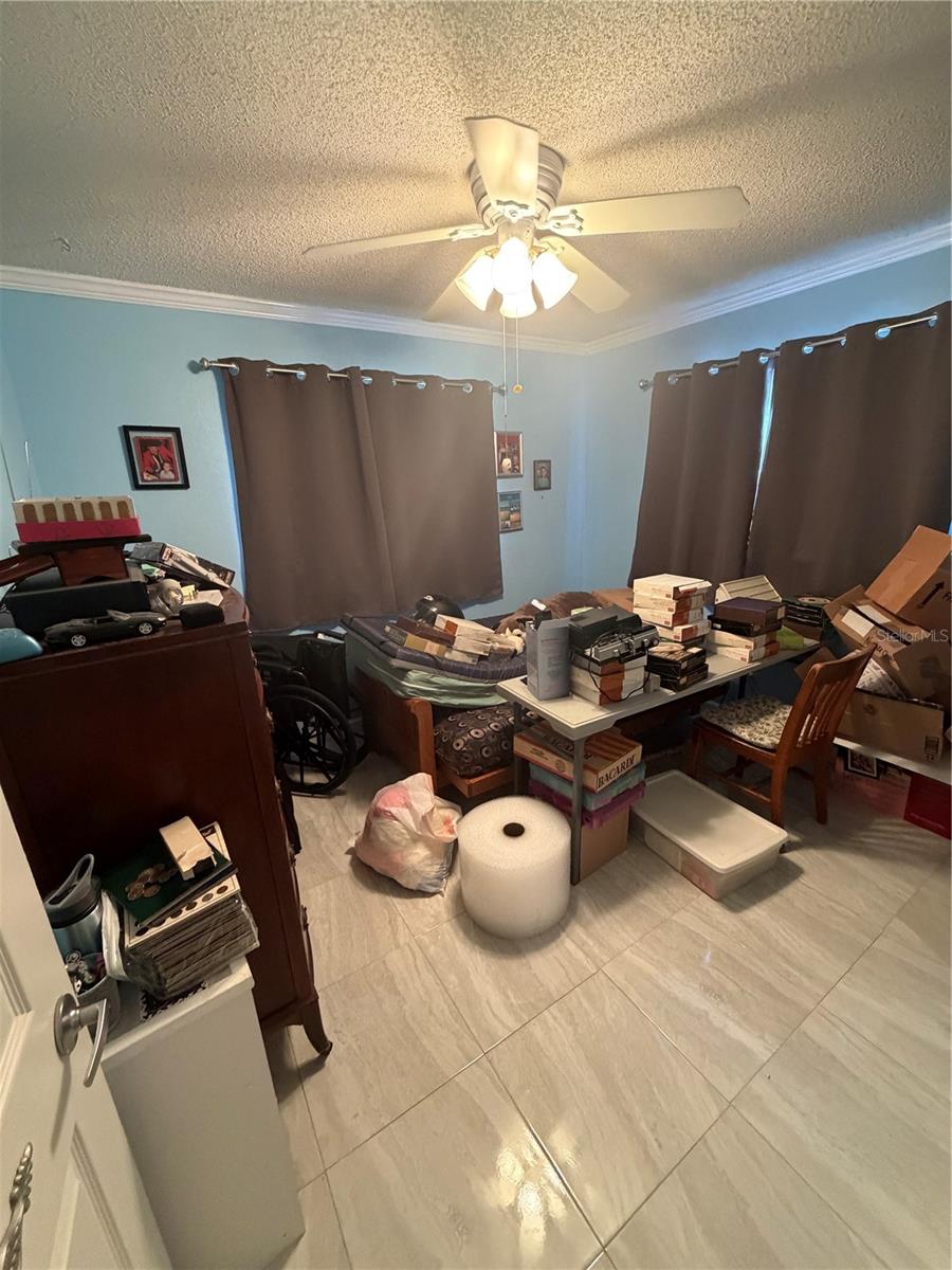 PALM LAKES ESTATES - Residential