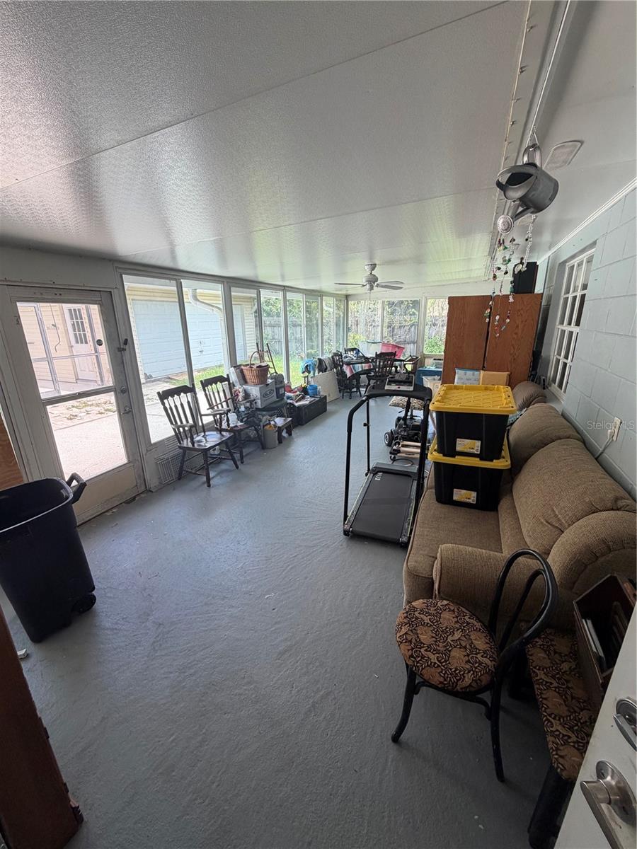 PALM LAKES ESTATES - Residential